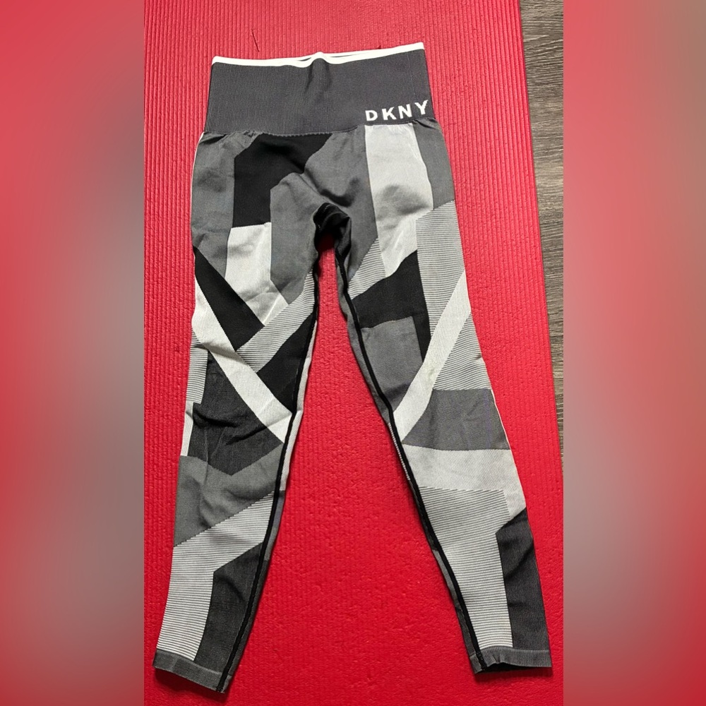 Like New DKNY Women’s  Black and Gray Leggings. Sz XS